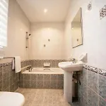 Historic 2br In With Rooftop Views Vakantiehuis Senglea