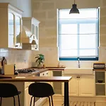 Historic 2br In With Rooftop Views Дом отдыха