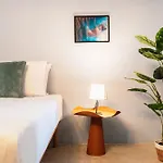 Historic 2br In With Rooftop Views *