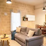 Historic 2br In With Rooftop Views * Сенглея