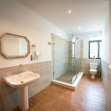 度假居 Historic 2br In With Rooftop Views *