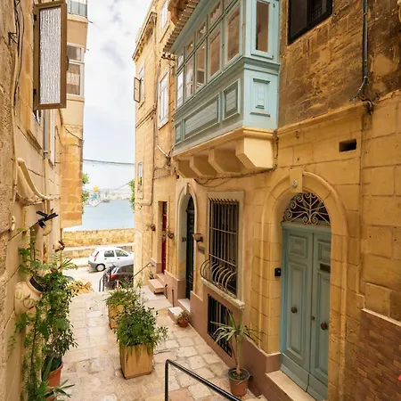 Charming Historic With Rooftop Views בית נופש *