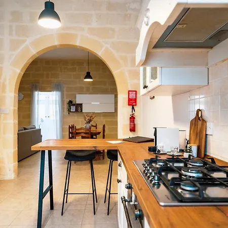 Charming Historic With Rooftop Views