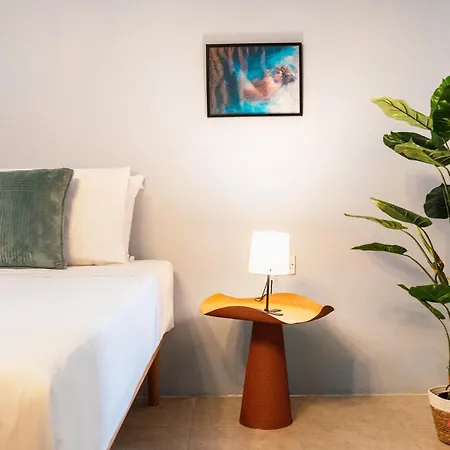 Historic 2br In With Rooftop Views *