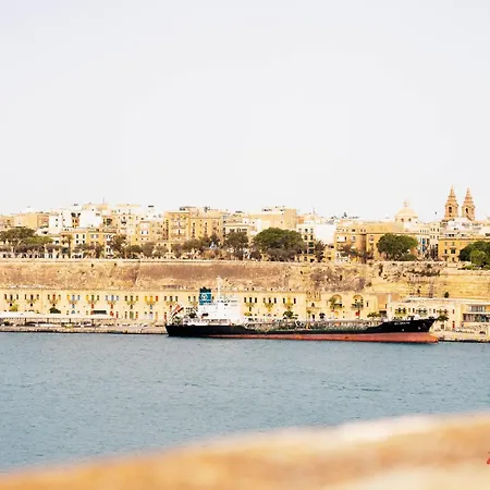 Charming Historic With Rooftop Views * סנגלאה