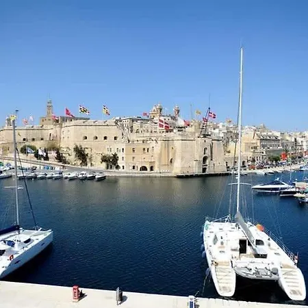 بيت للعطل Historic 2br In With Rooftop Views