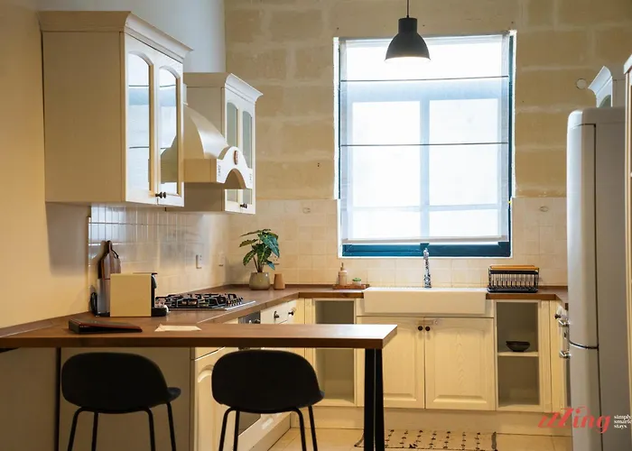 Charming Historic With Rooftop Views Holiday home