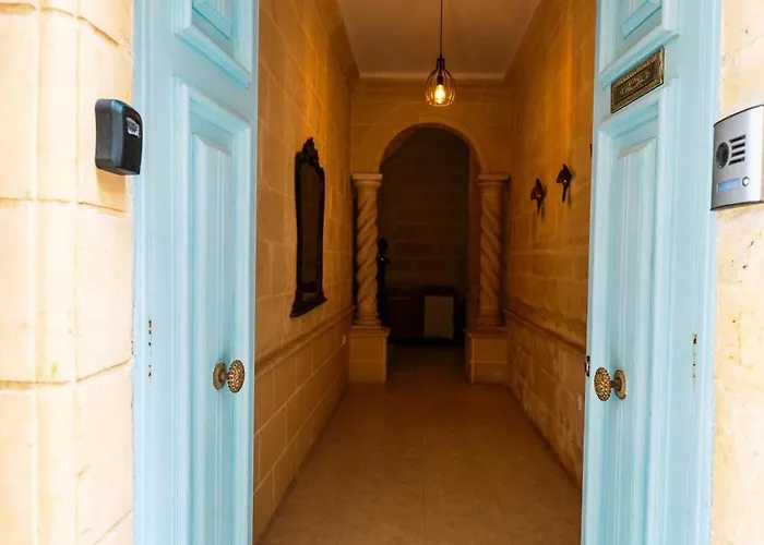 Charming Historic With Rooftop Views