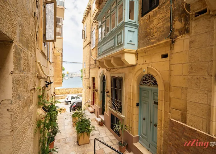 Charming Historic With Rooftop Views Feriehus *