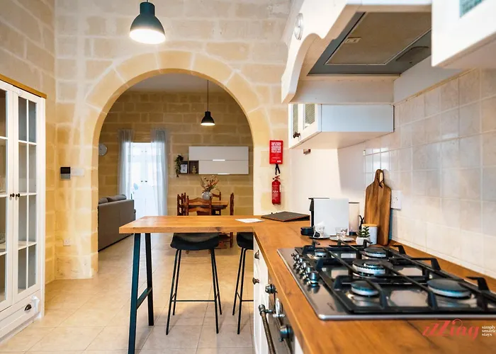 Charming Historic With Rooftop Views