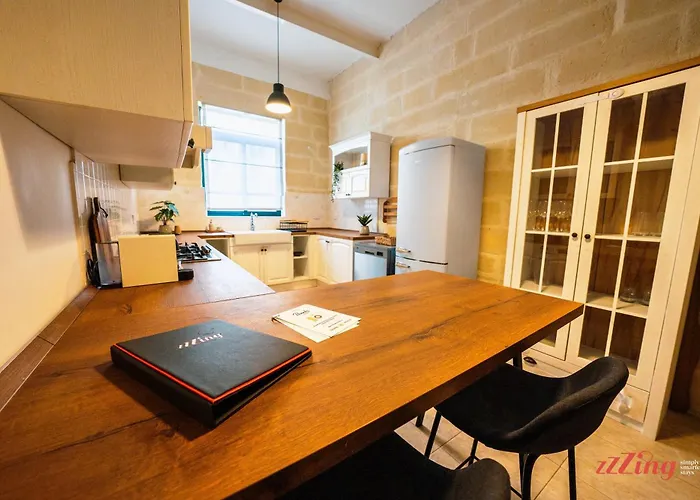 Charming Historic With Rooftop Views